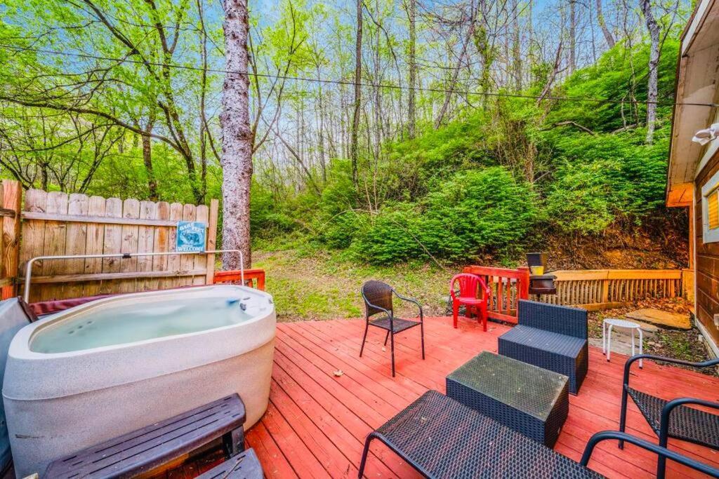 Cozy Cub Mountain Escape Vila Gatlinburg Exterior foto